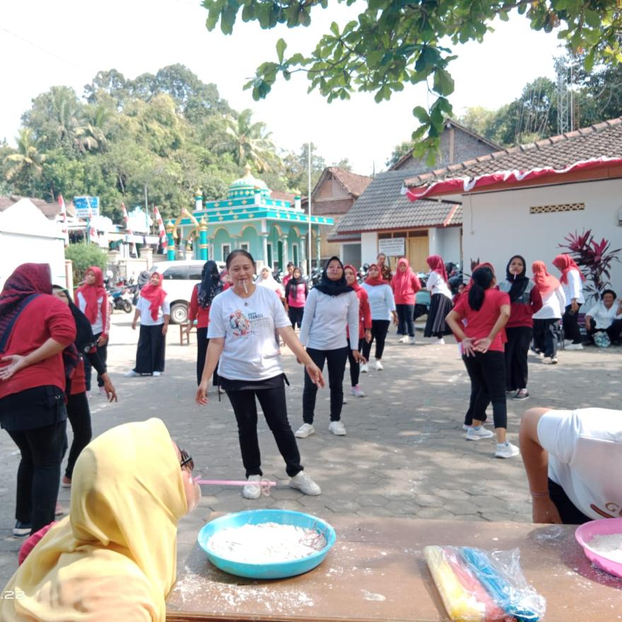 Serunya Lomba Ibu-Ibu PKK di Kalurahan Banjaroyo